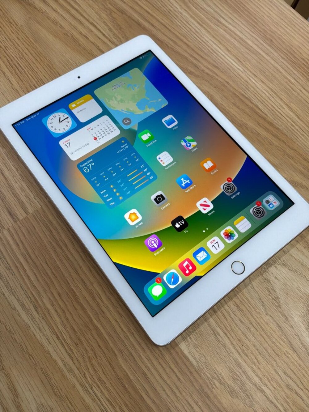 Apple iPad 5th Generation 128GB Wi-Fi 9.7” Silver iPadOS 16